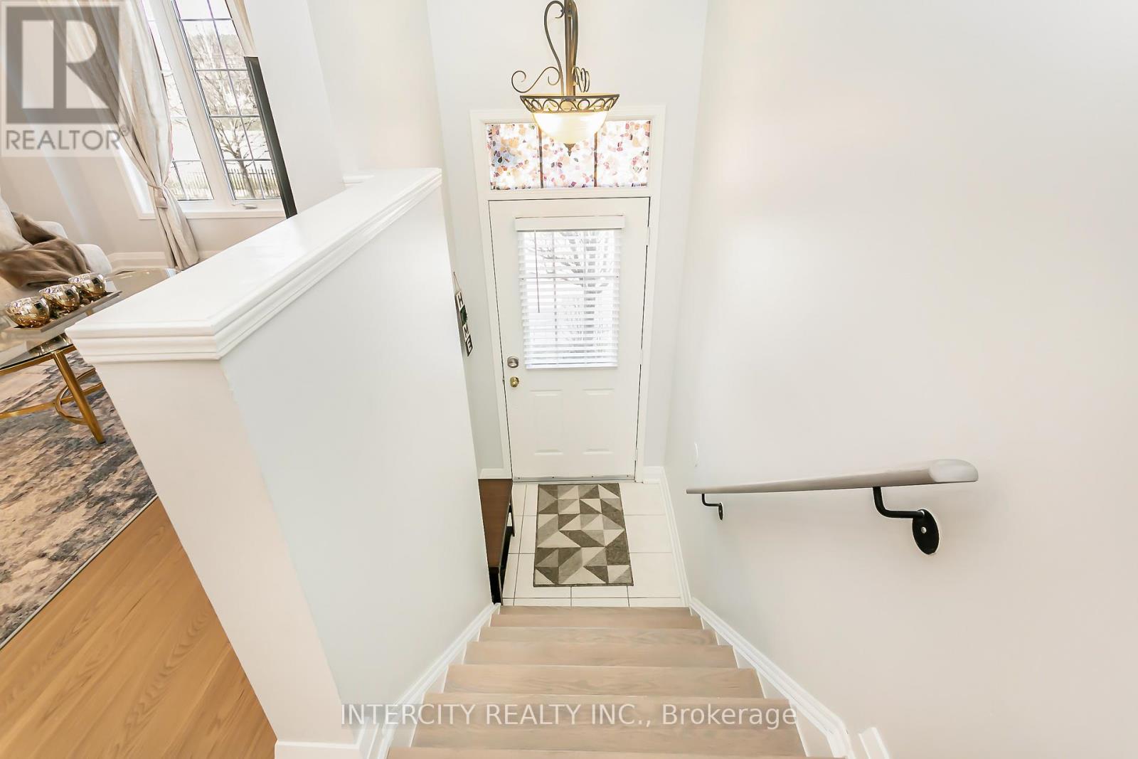 Photo 3 of 40 4950 Albina Way, Mississauga ON
