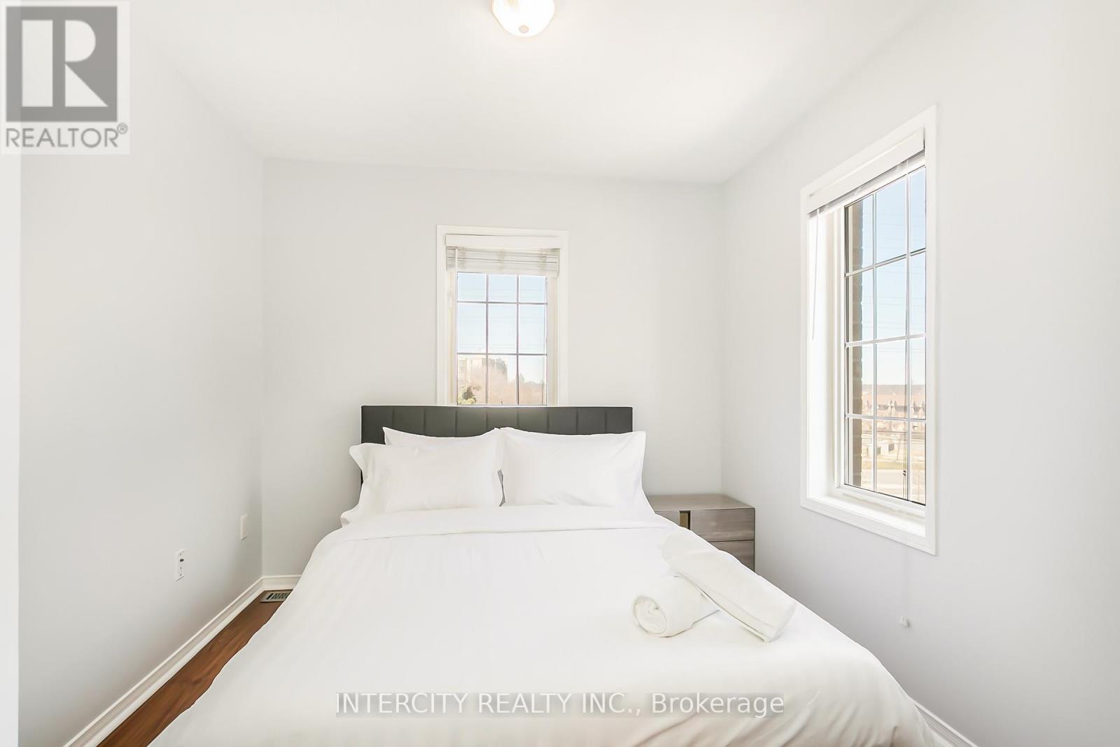 Photo 30 of 40 4950 Albina Way, Mississauga ON