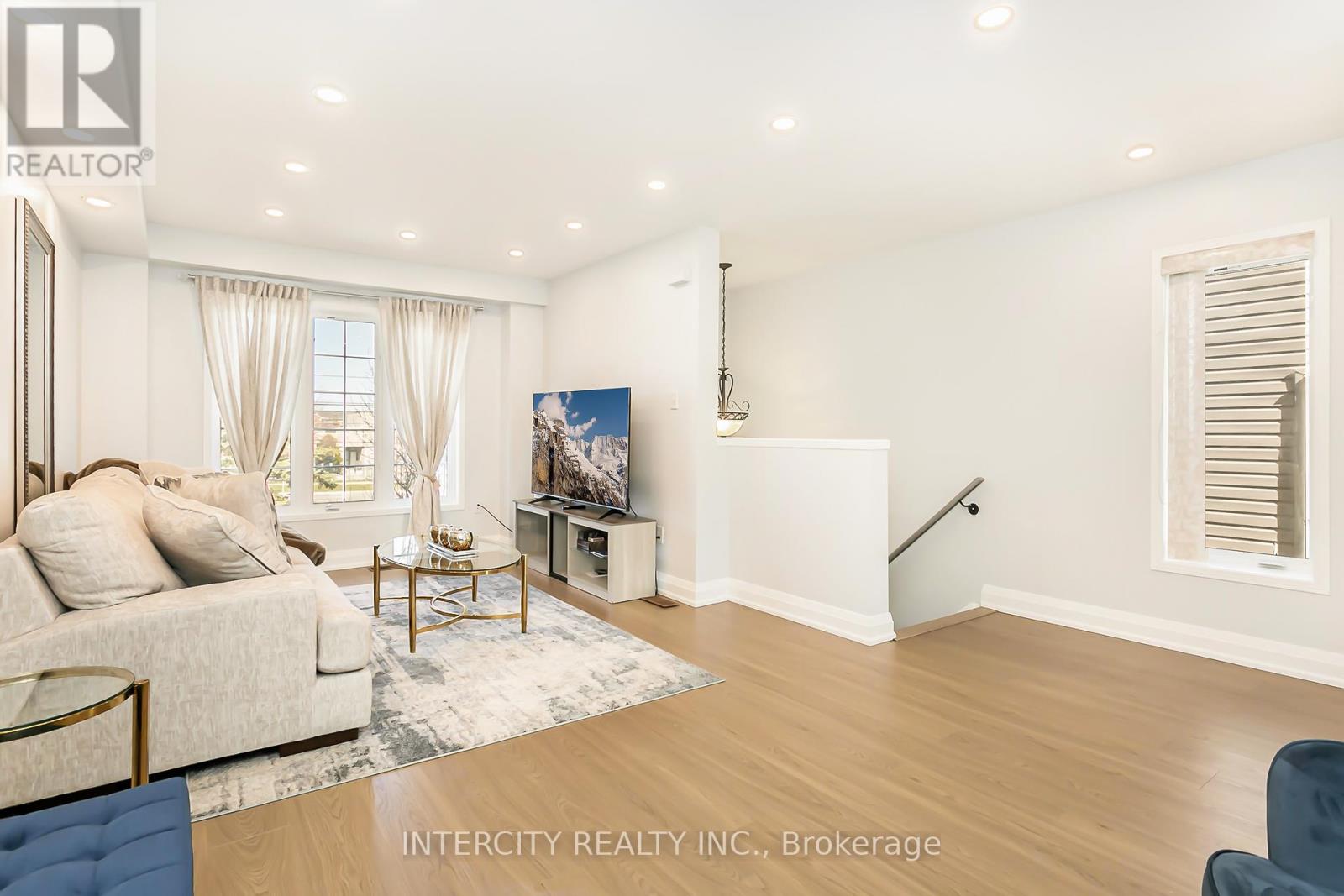 Photo 7 of 40 4950 Albina Way, Mississauga ON