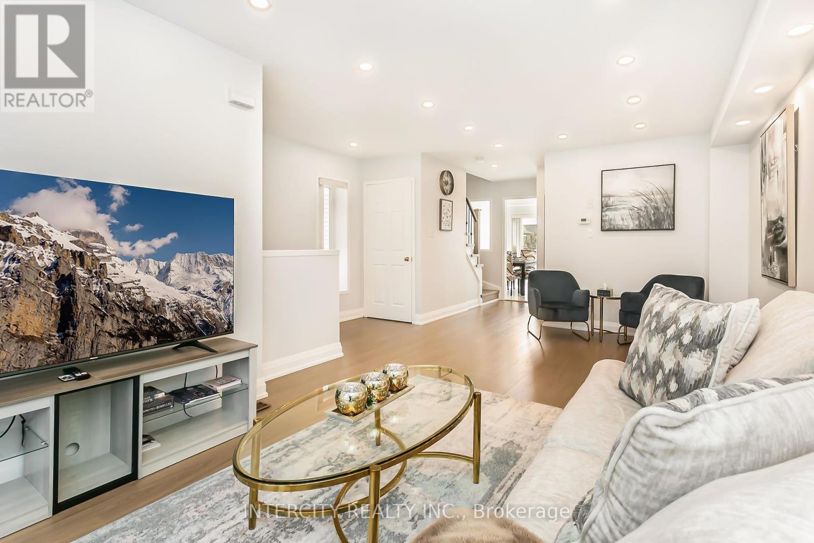 Photo 8 of 40 4950 Albina Way, Mississauga ON