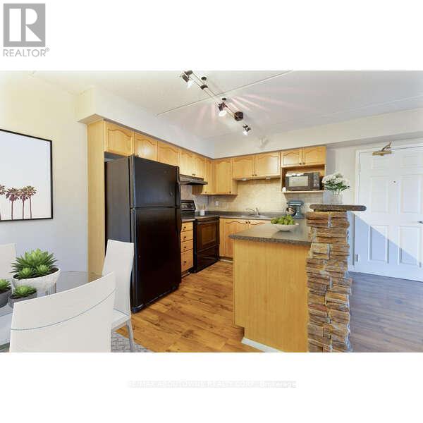 Photo 4 of 314 1490 Bishops Gate, Oakville ON