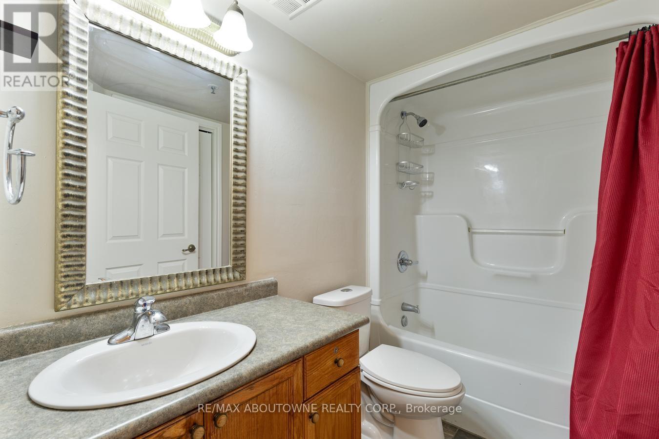 Photo 8 of 314 1490 Bishops Gate, Oakville ON