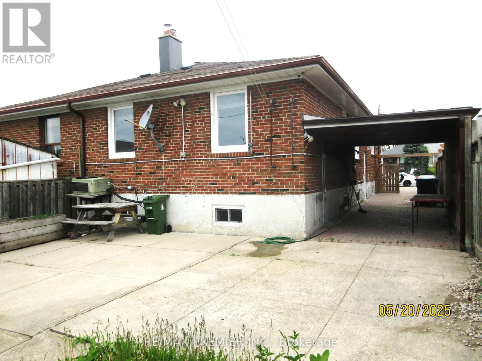 Photo 2 of 100 Snowood Court, Toronto ON