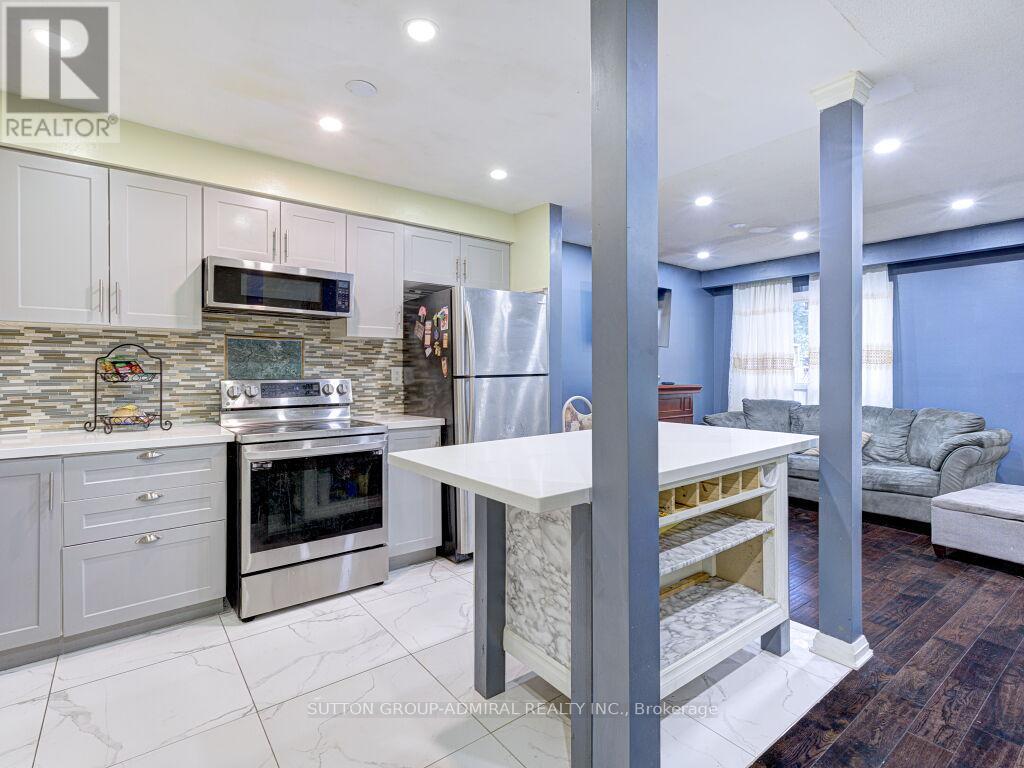 Photo 10 of 110 Foster Crescent, Brampton ON