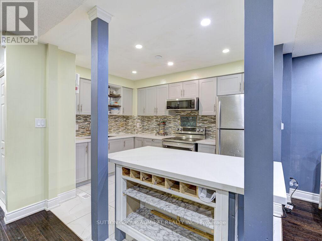 Photo 11 of 110 Foster Crescent, Brampton ON