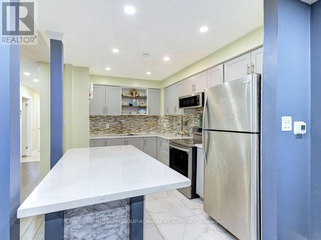 Photo 12 of 110 Foster Crescent, Brampton ON
