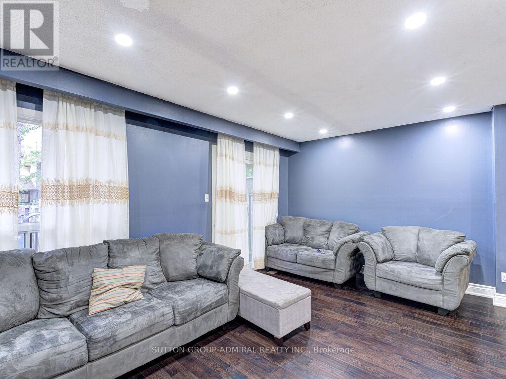 Photo 16 of 110 Foster Crescent, Brampton ON