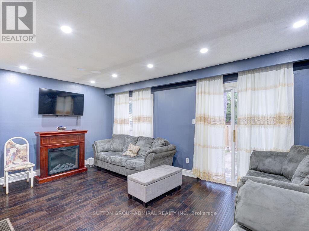 Photo 17 of 110 Foster Crescent, Brampton ON