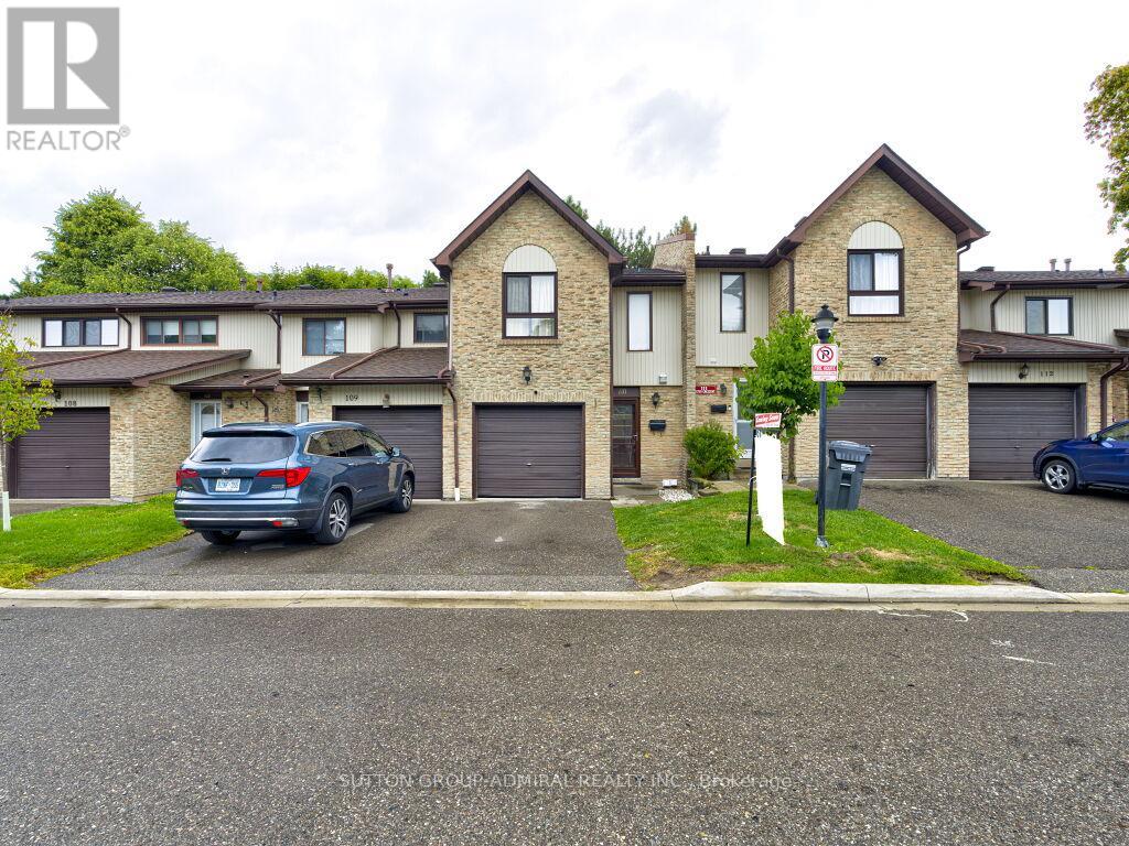 Photo 2 of 110 Foster Crescent, Brampton ON