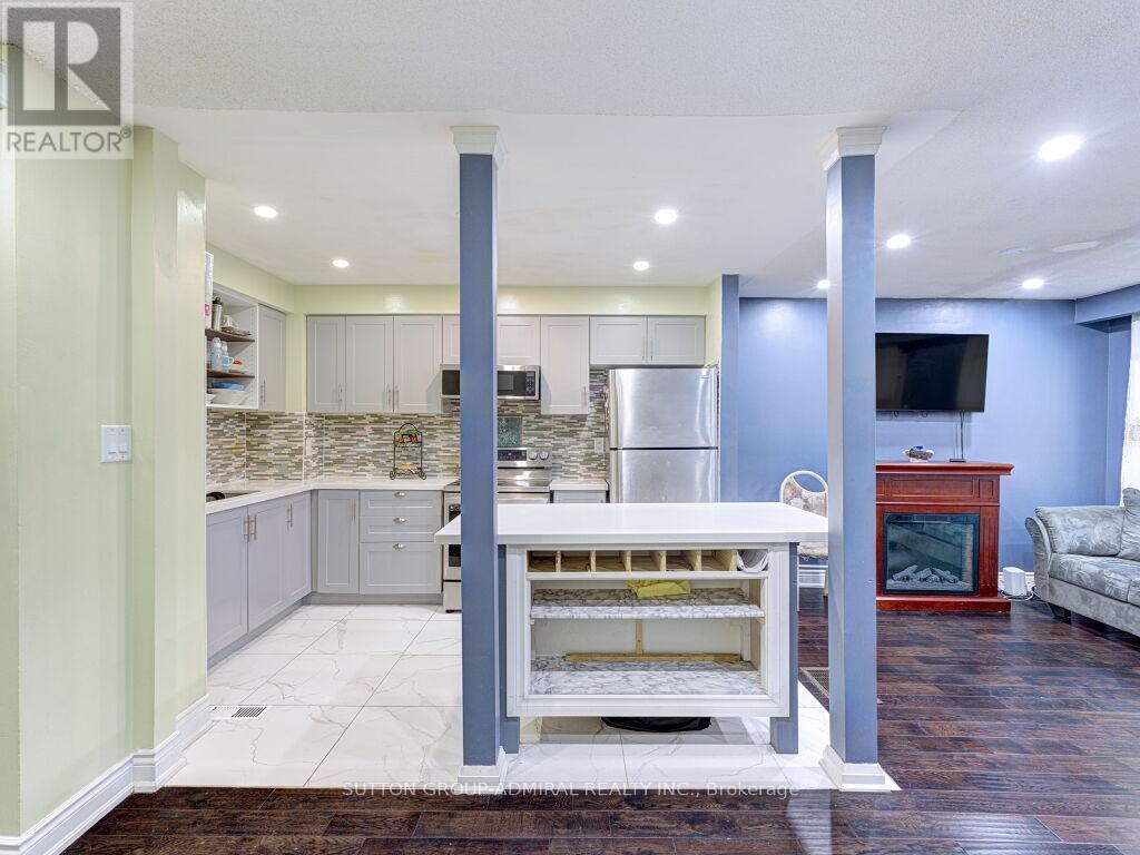 Photo 20 of 110 Foster Crescent, Brampton ON