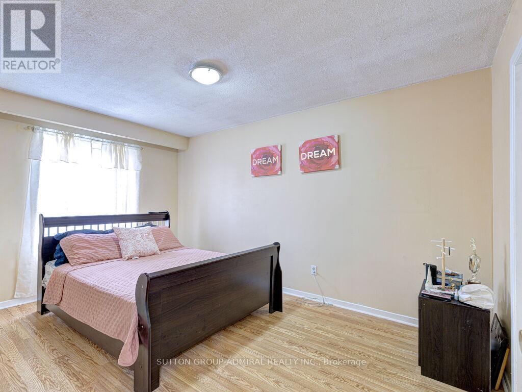 Photo 21 of 110 Foster Crescent, Brampton ON