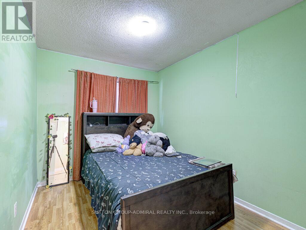 Photo 27 of 110 Foster Crescent, Brampton ON