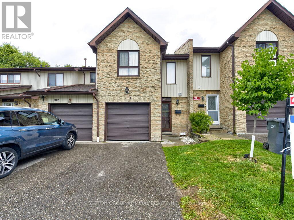 Photo 4 of 110 Foster Crescent, Brampton ON