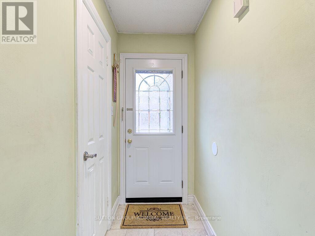 Photo 9 of 110 Foster Crescent, Brampton ON