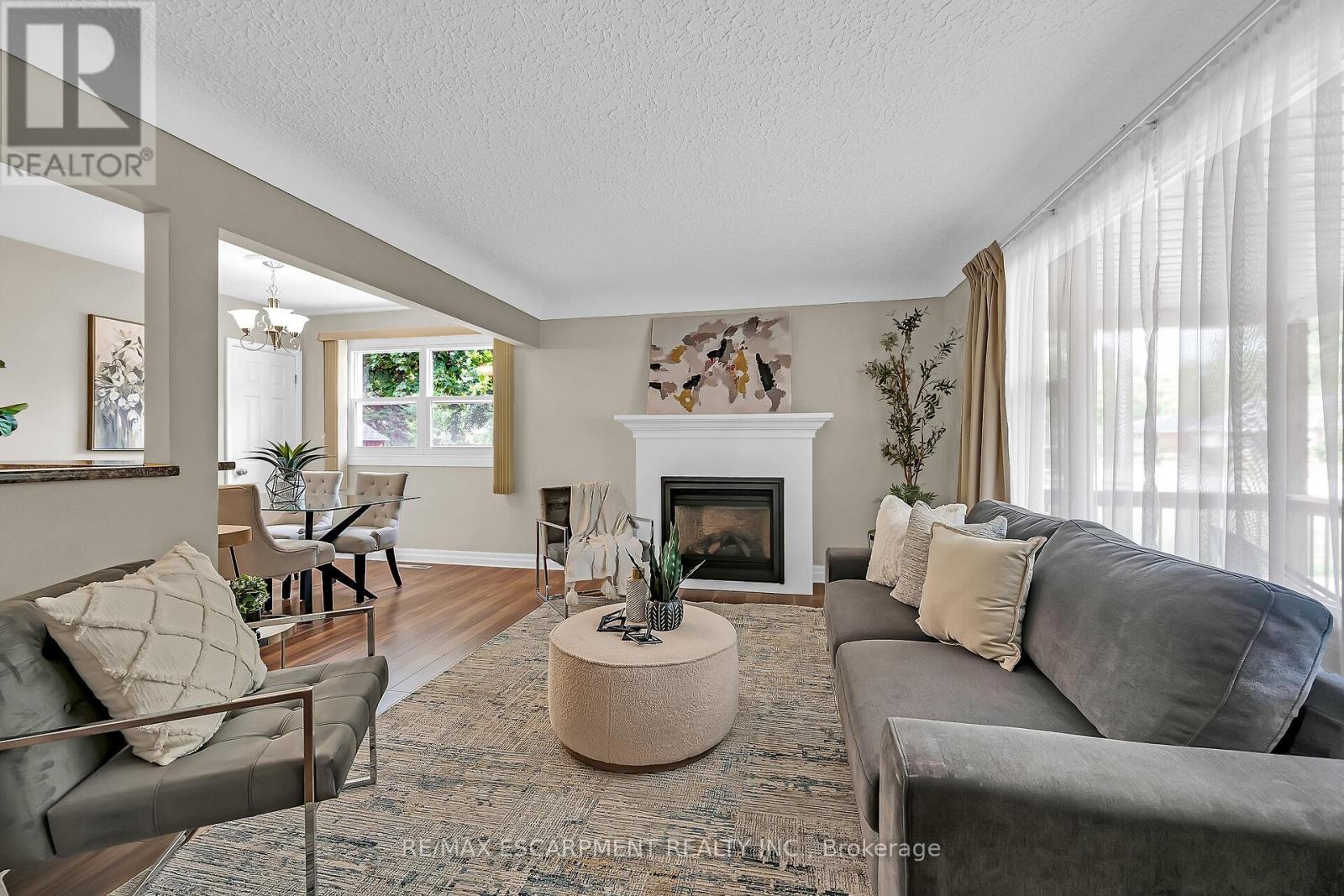 Photo 10 of 160 Elizabeth Crescent, Haldimand ON