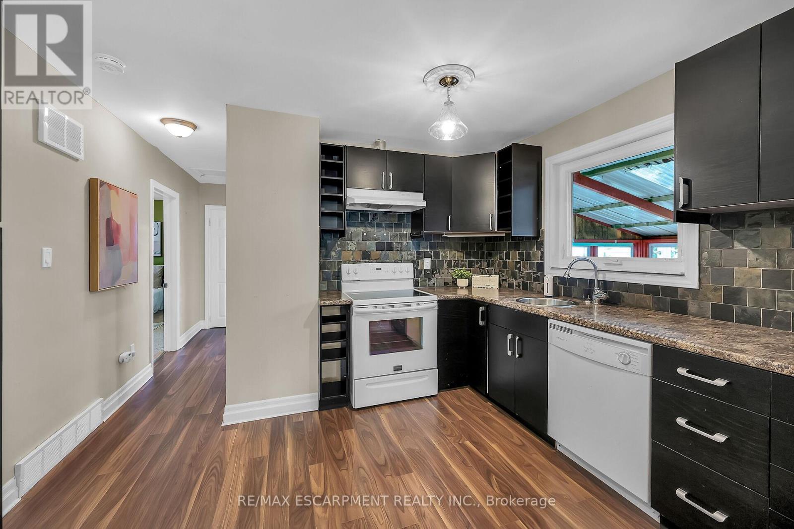 Photo 15 of 160 Elizabeth Crescent, Haldimand ON