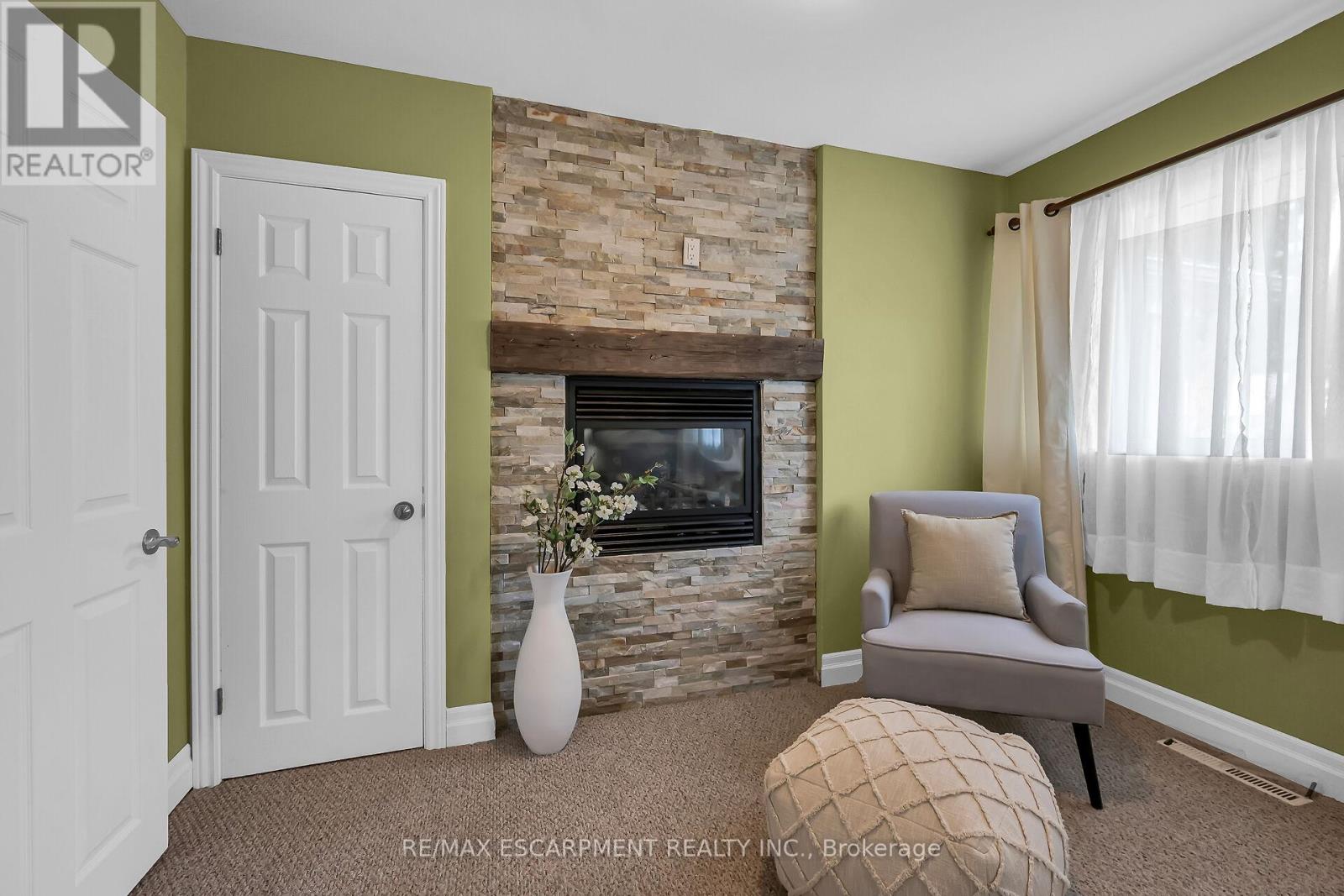 Photo 23 of 160 Elizabeth Crescent, Haldimand ON