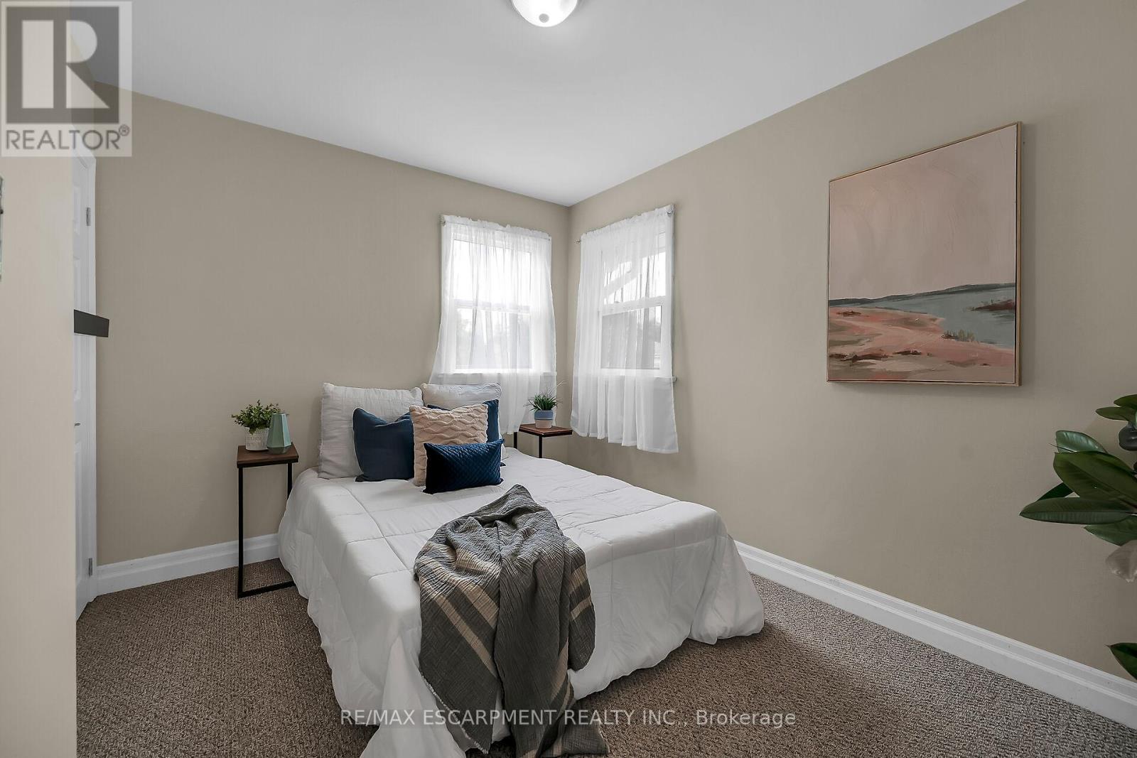 Photo 24 of 160 Elizabeth Crescent, Haldimand ON