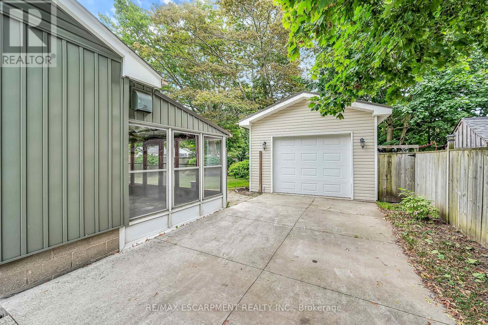 Photo 44 of 160 Elizabeth Crescent, Haldimand ON