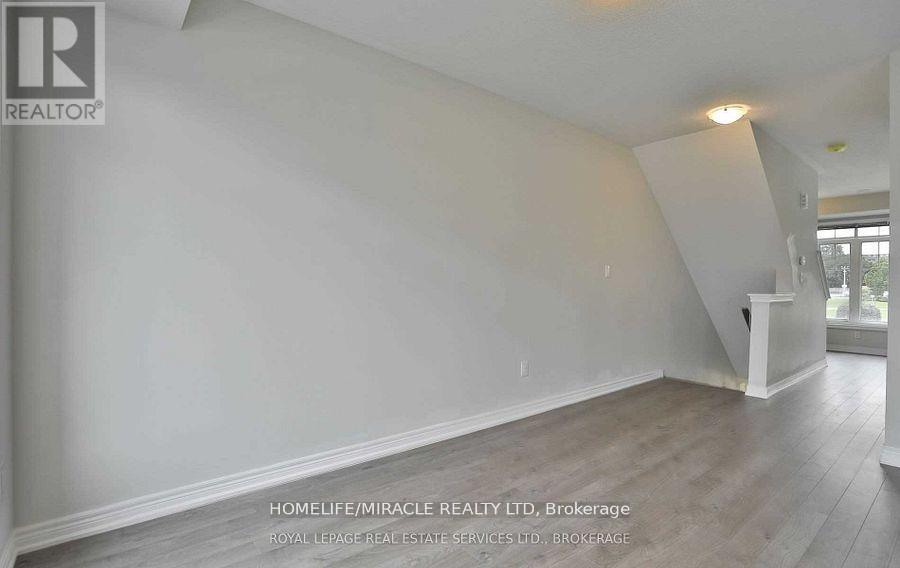 Photo 12 of 3 Canoe Lane, Hamilton ON