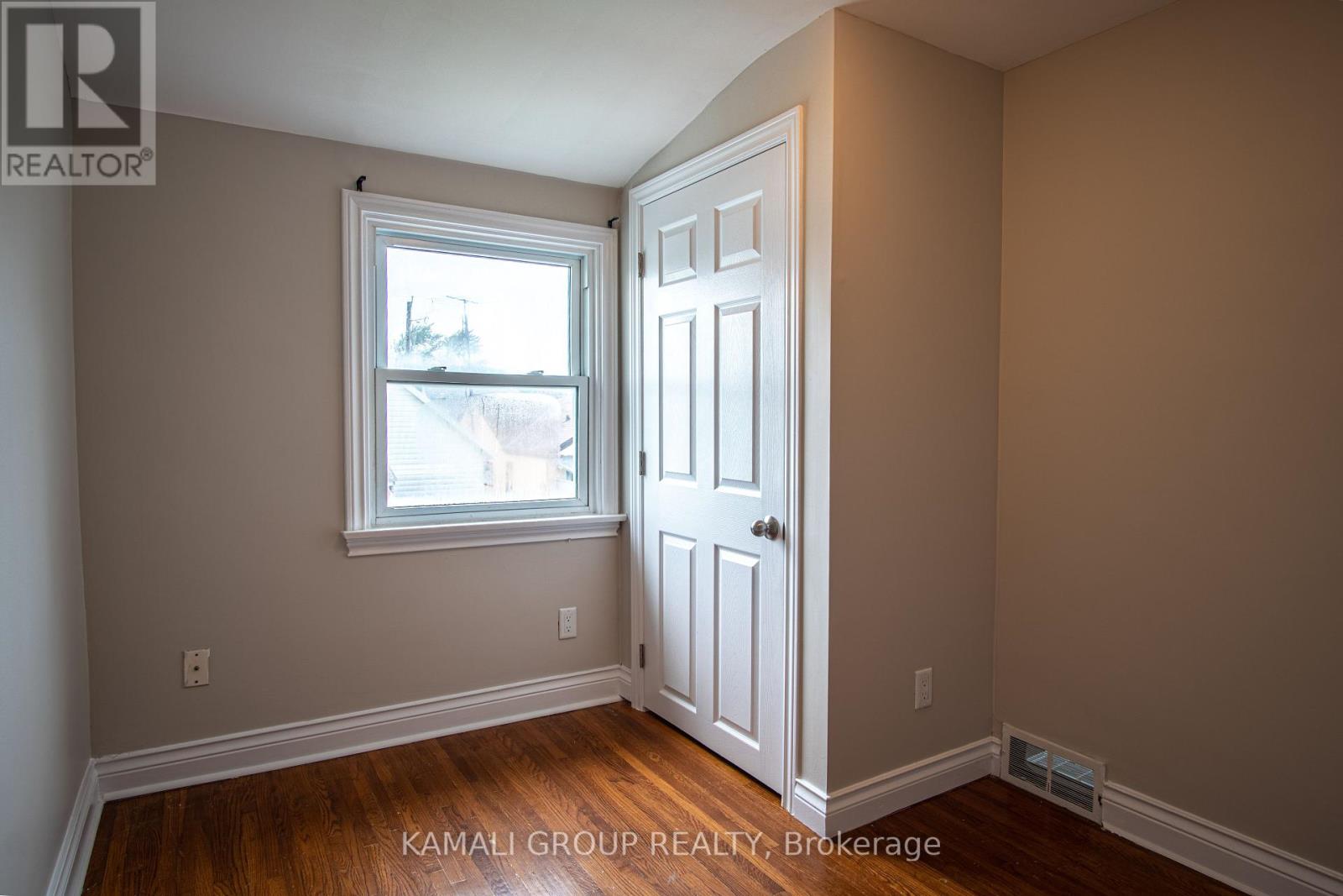 Photo 12 of Upper 15 Sherbourne Street, St Catharines ON