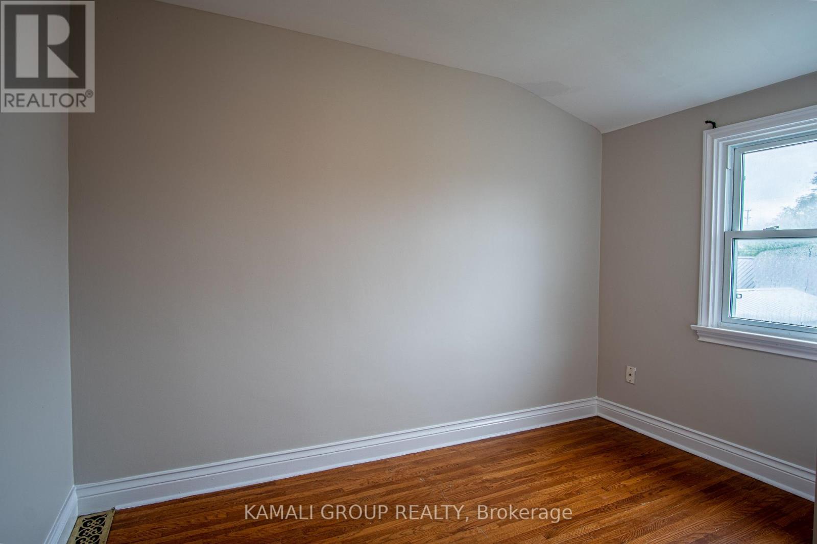 Photo 16 of Upper 15 Sherbourne Street, St Catharines ON