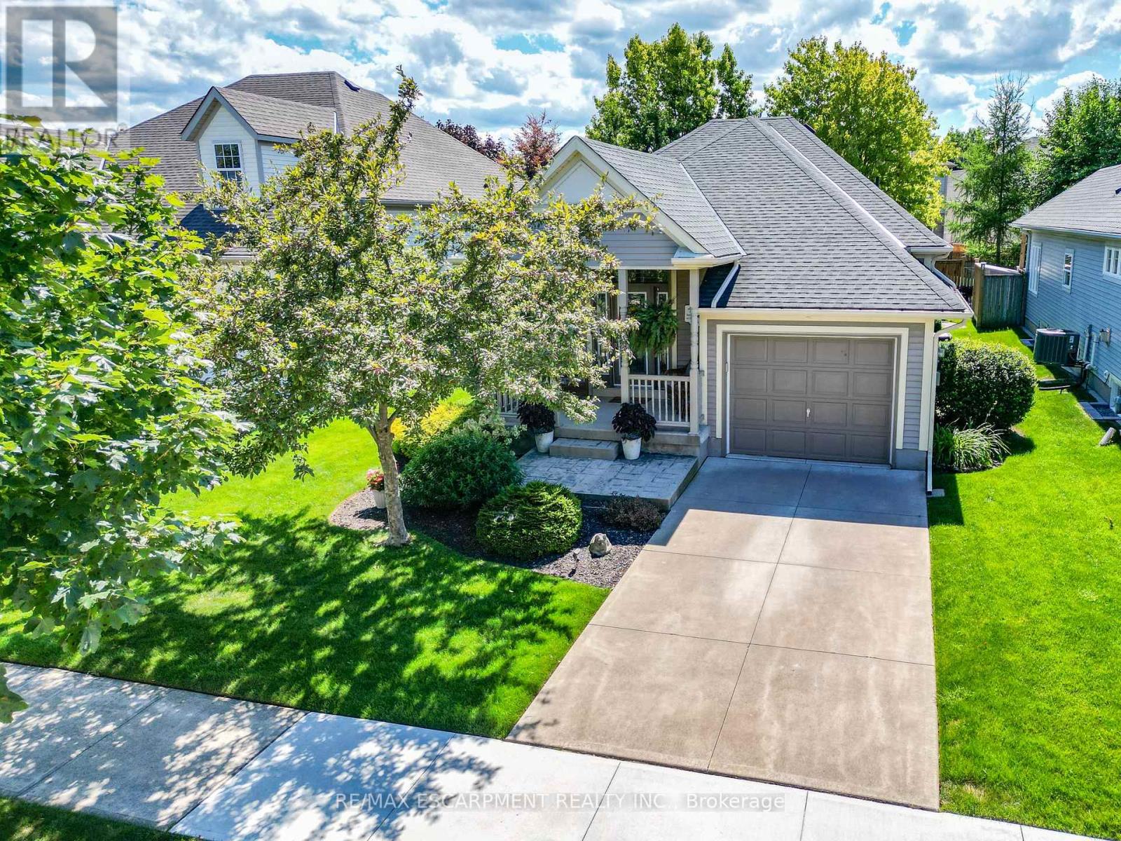 Photo 2 of 3358 Laurie Avenue, Lincoln ON