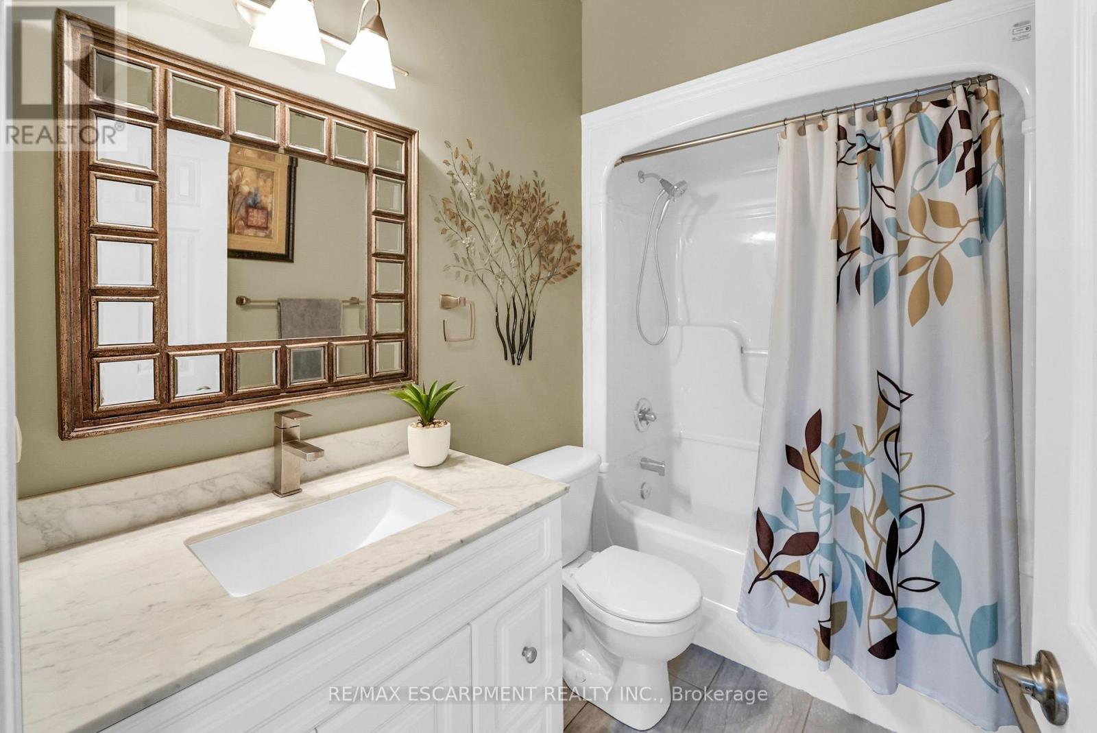 Photo 20 of 3358 Laurie Avenue, Lincoln ON