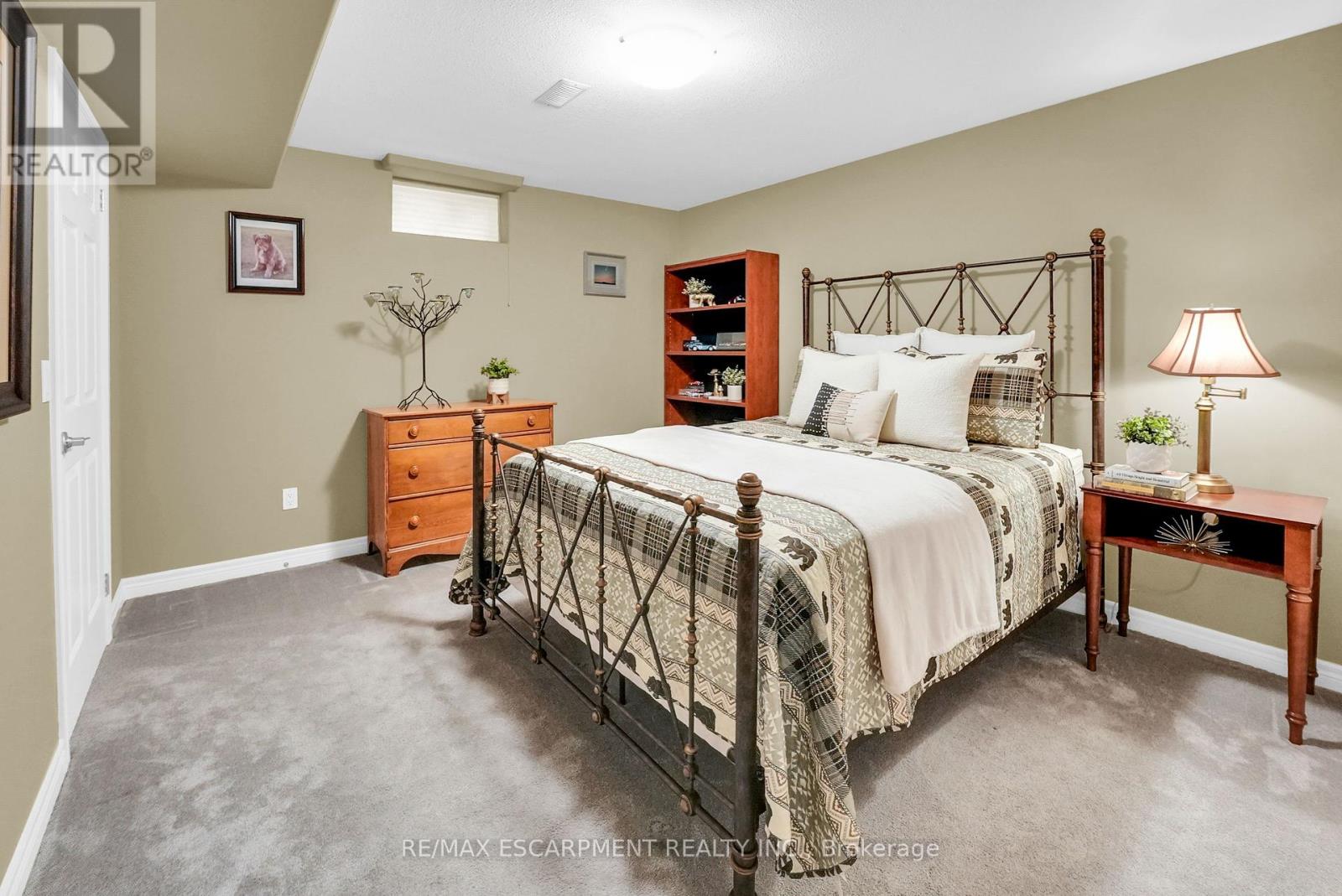 Photo 26 of 3358 Laurie Avenue, Lincoln ON