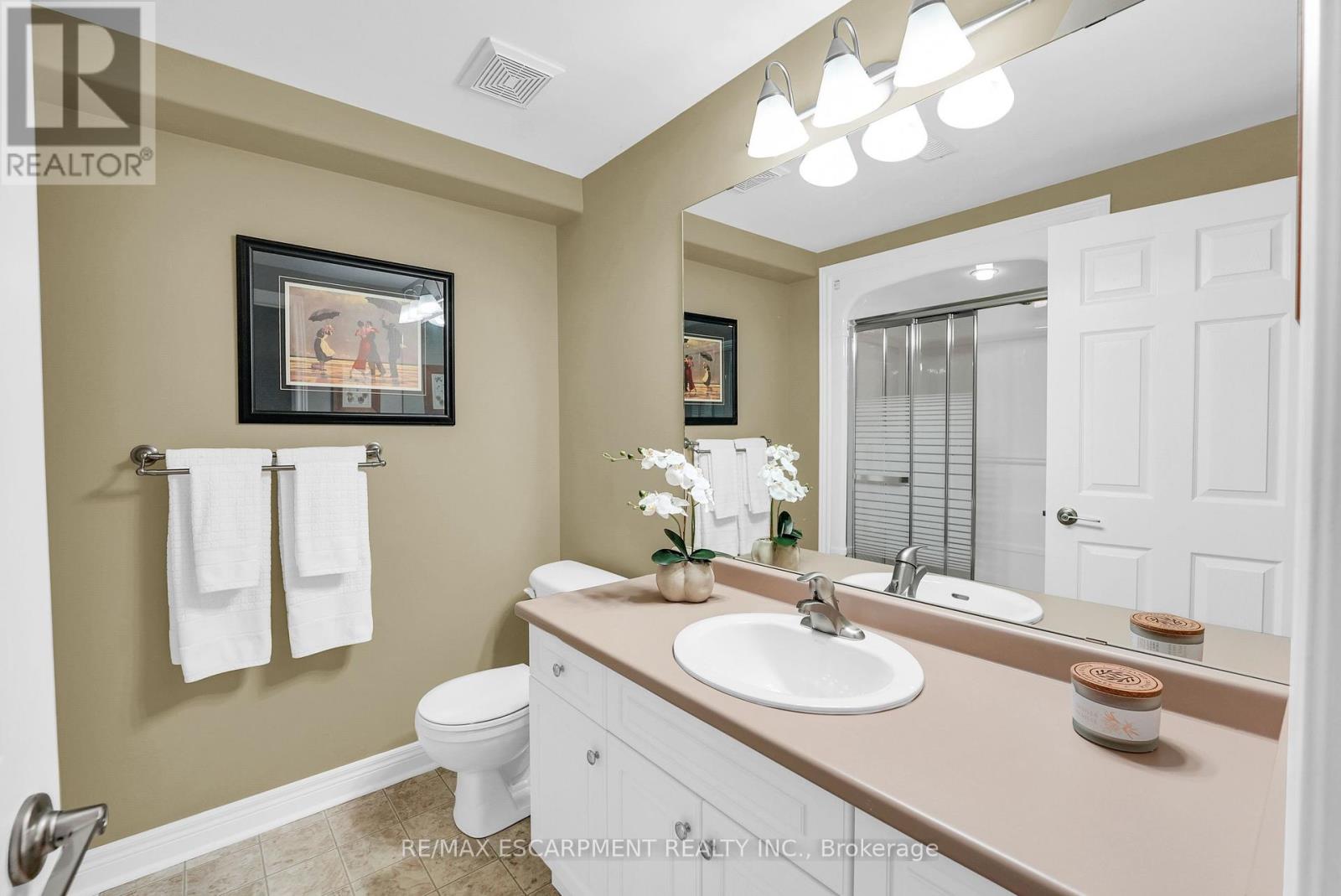 Photo 28 of 3358 Laurie Avenue, Lincoln ON