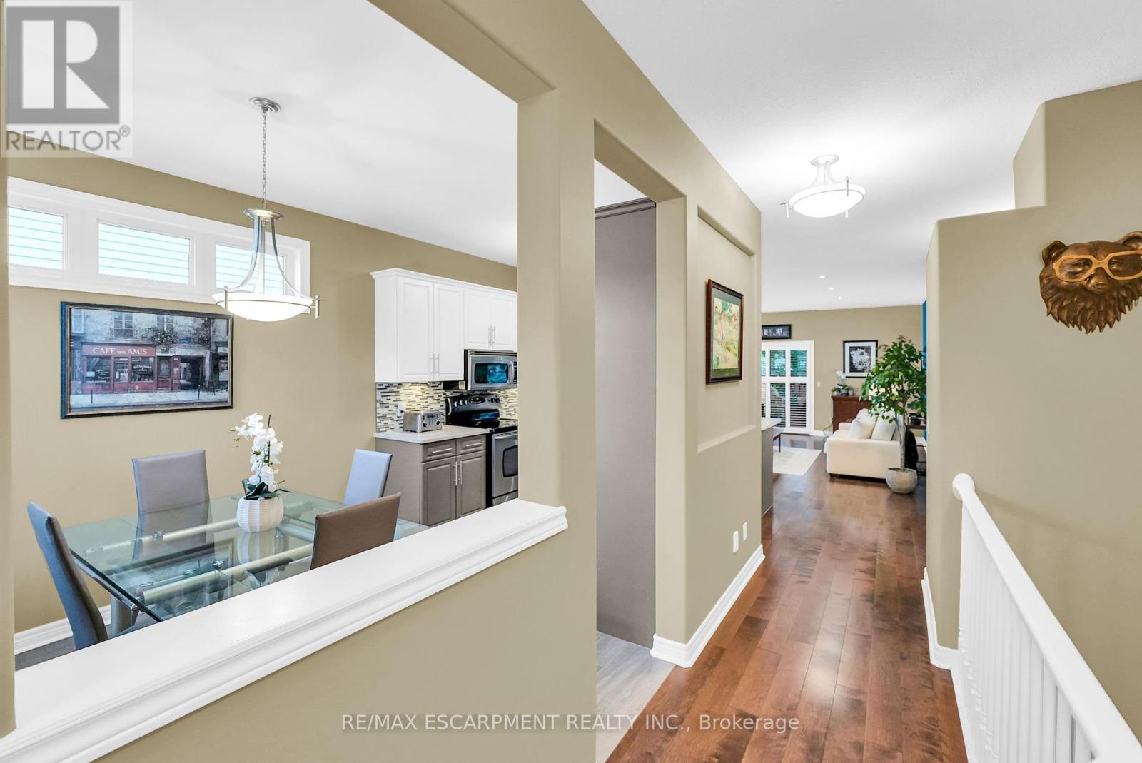 Photo 6 of 3358 Laurie Avenue, Lincoln ON