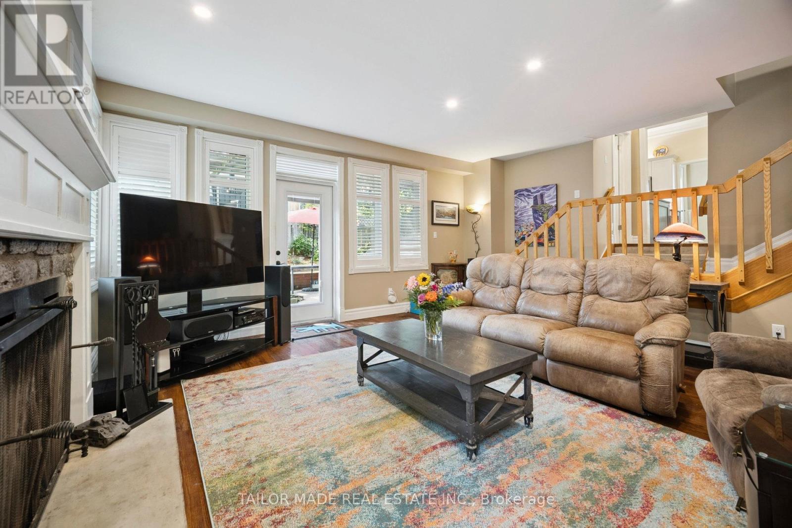 Photo 22 of 4 Leslie Street, London North ON