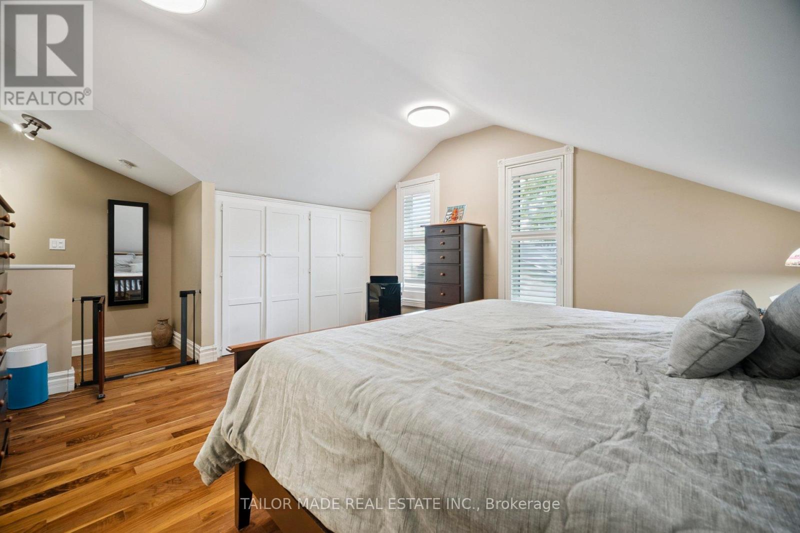 Photo 24 of 4 Leslie Street, London North ON