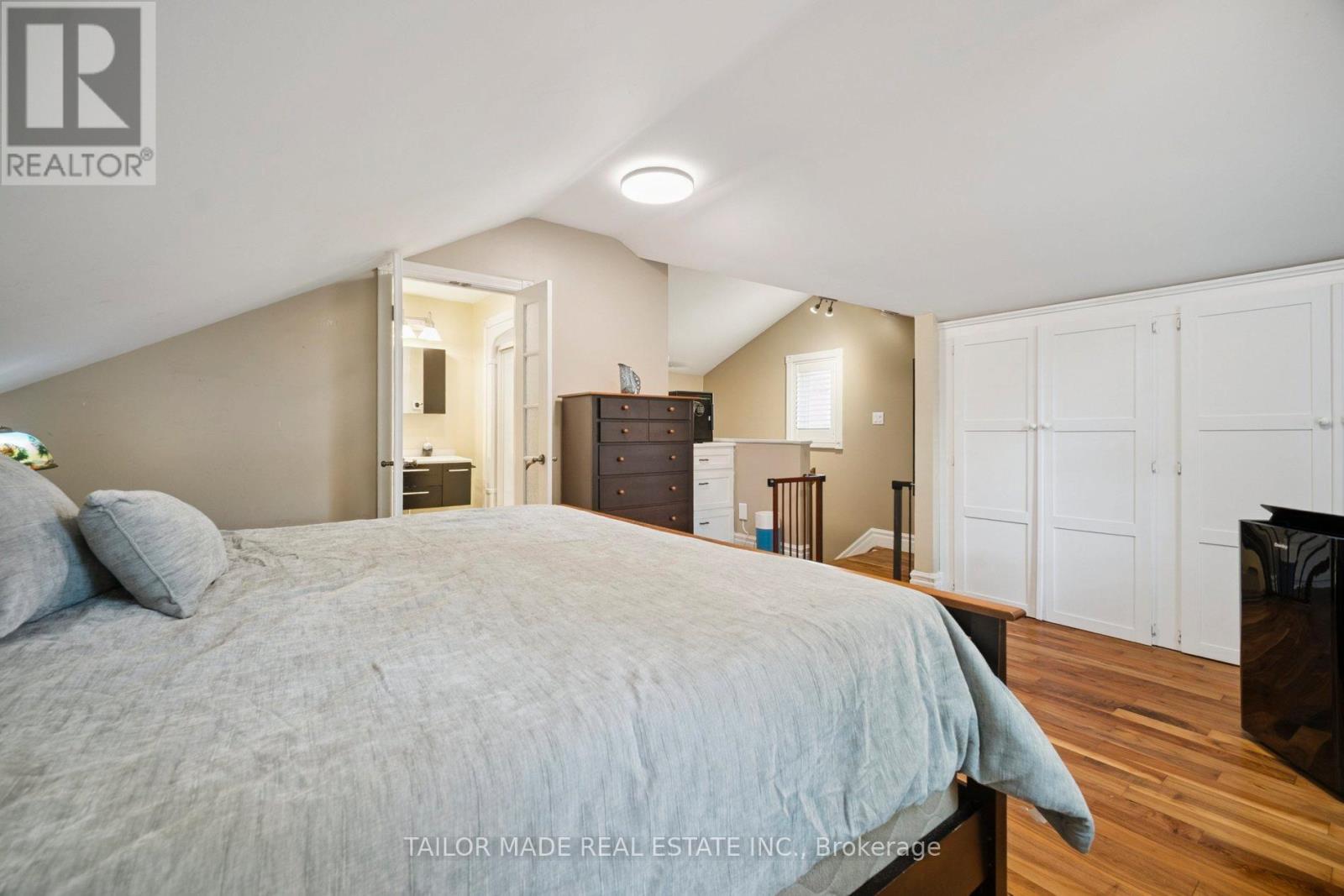 Photo 25 of 4 Leslie Street, London North ON