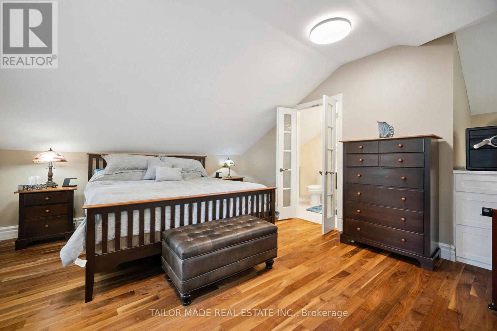 Photo 26 of 4 Leslie Street, London North ON