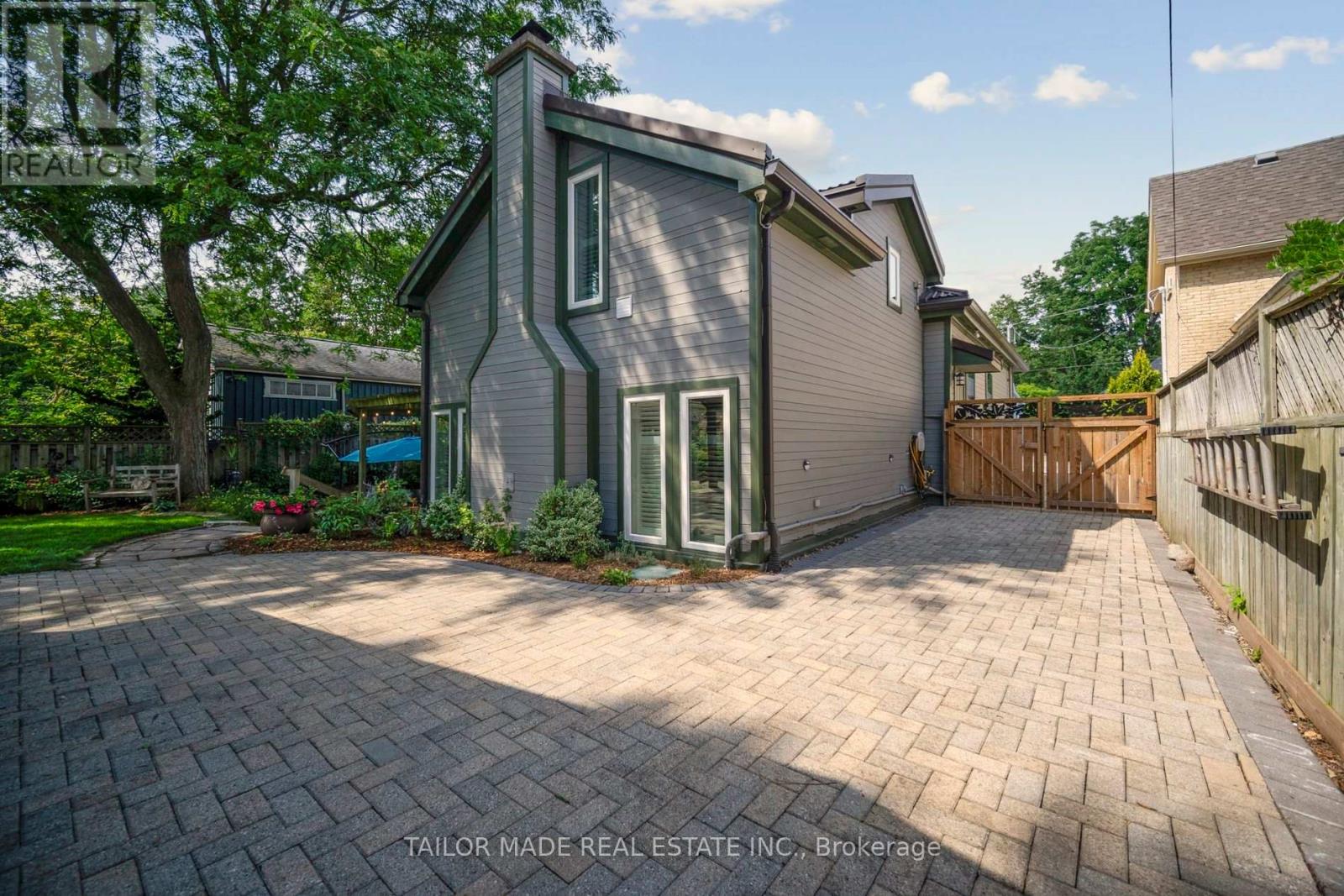 Photo 37 of 4 Leslie Street, London North ON