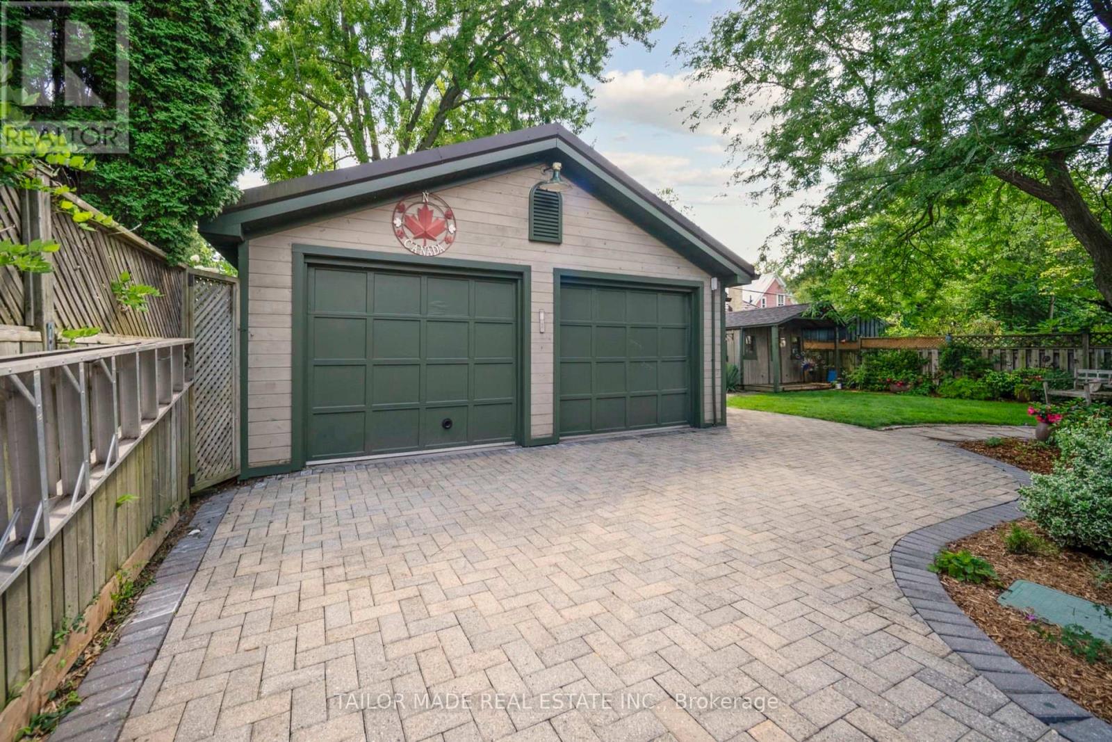 Photo 38 of 4 Leslie Street, London North ON