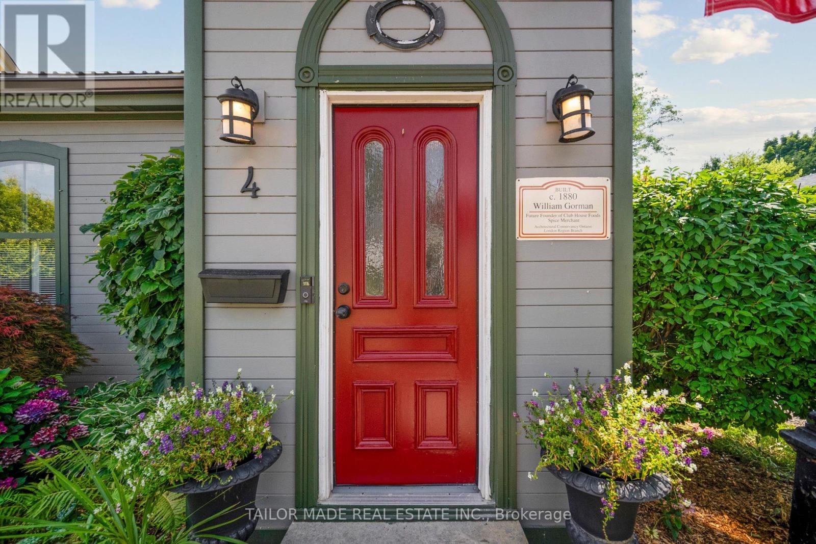 Photo 5 of 4 Leslie Street, London North ON