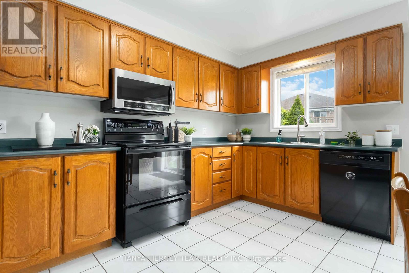 Photo 14 of 750 Duncan Court, Cobourg ON