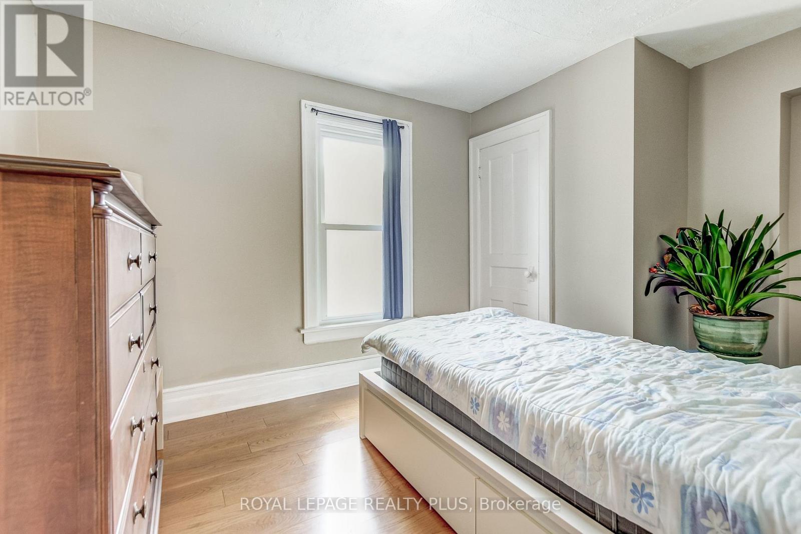 Photo 13 of 6062 Barker Street, Niagara Falls ON