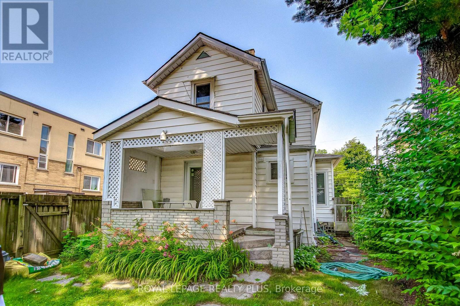 Photo 17 of 6062 Barker Street, Niagara Falls ON