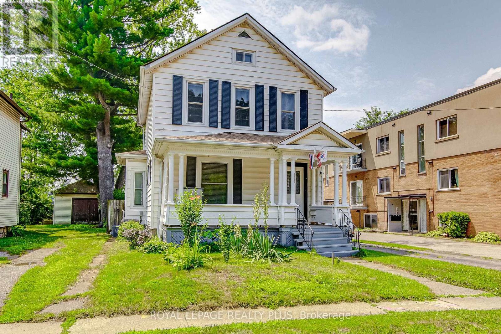 Photo 2 of 6062 Barker Street, Niagara Falls ON