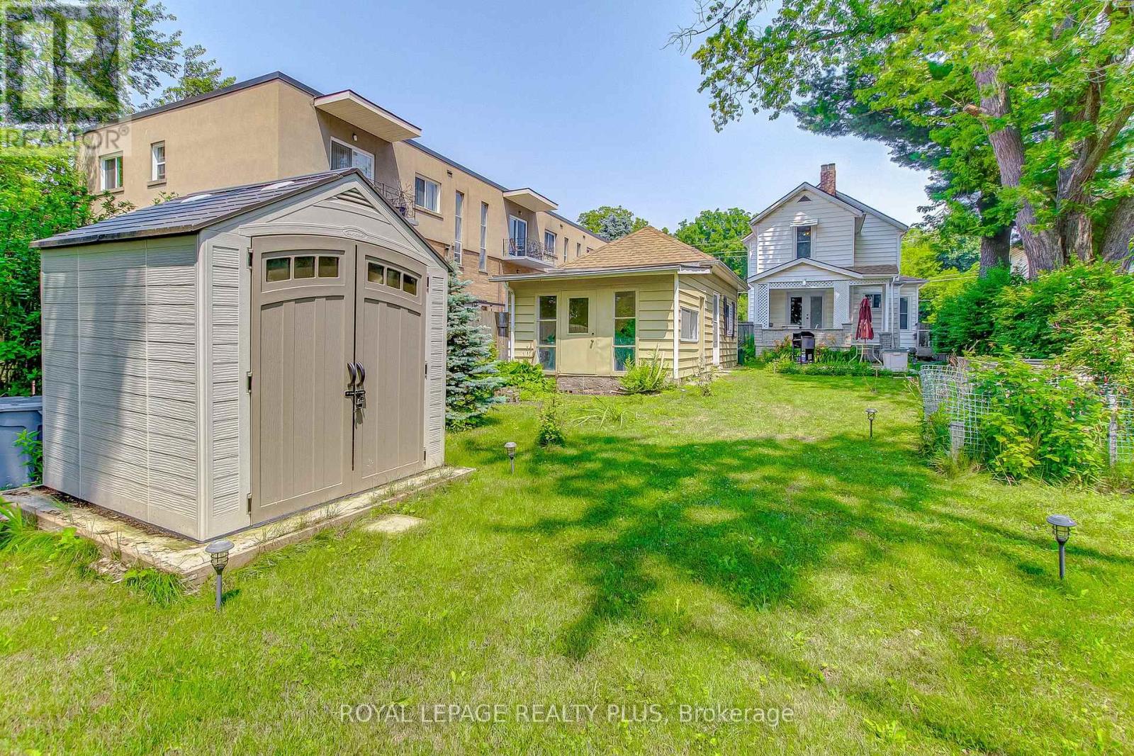 Photo 20 of 6062 Barker Street, Niagara Falls ON