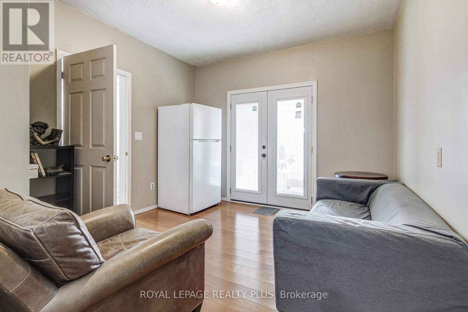 Photo 8 of 6062 Barker Street, Niagara Falls ON