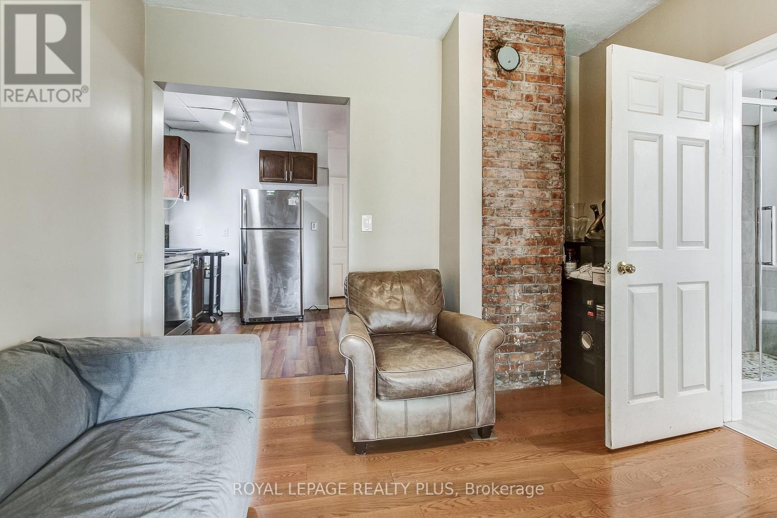 Photo 9 of 6062 Barker Street, Niagara Falls ON