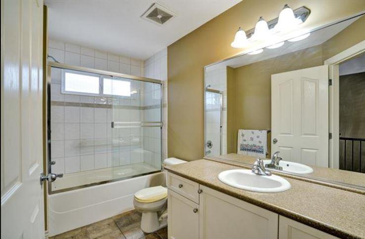 Photo 11 of 7113 147 Street, Surrey BC