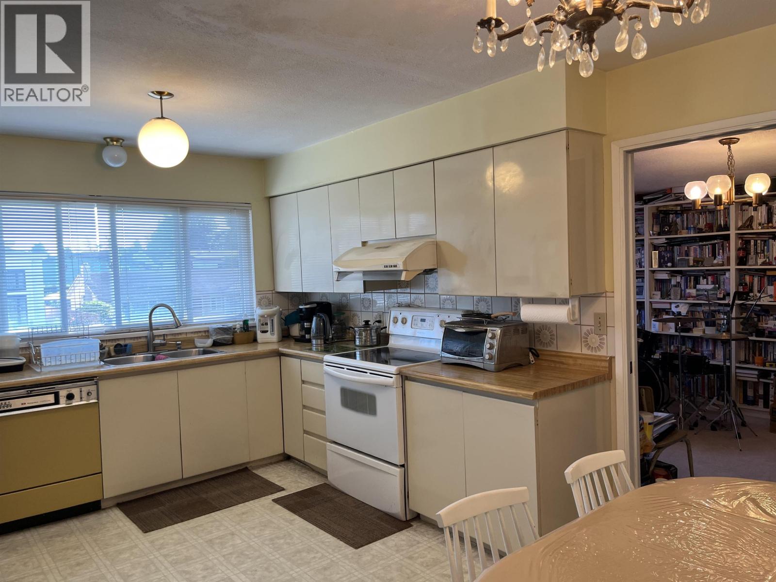 Photo 6 of 3351 Bentinck Place, Richmond BC