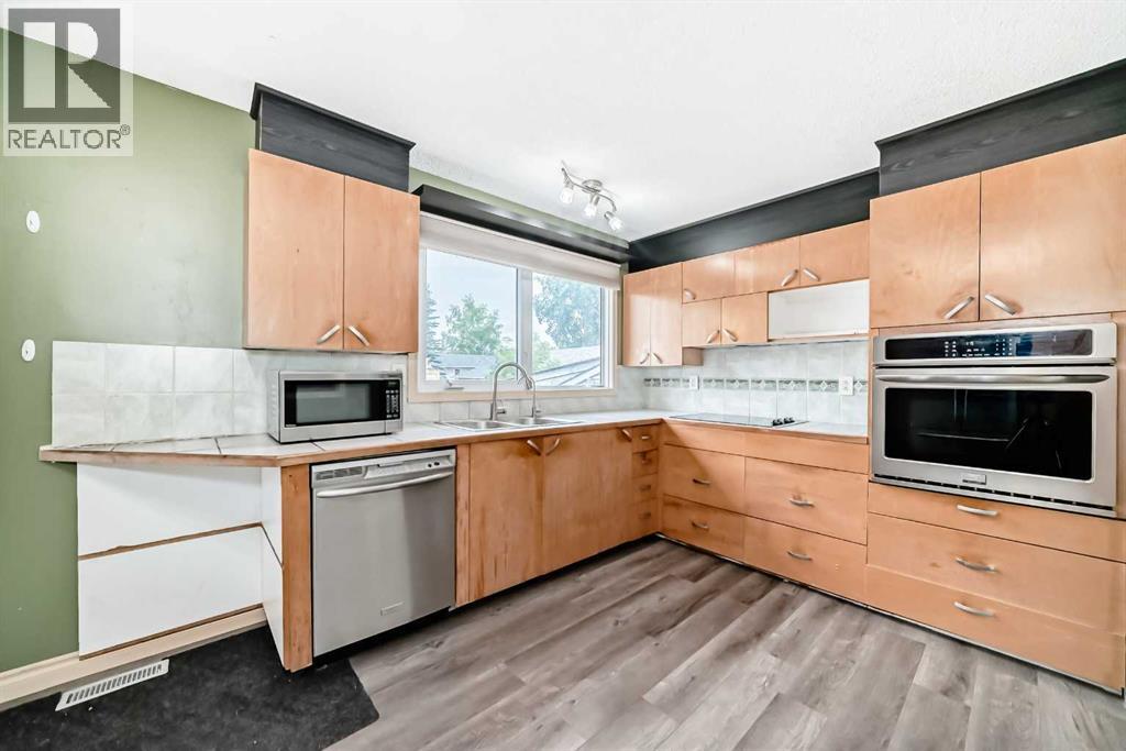 Photo 6 of 724 Pinecliff Road Ne, Calgary AB