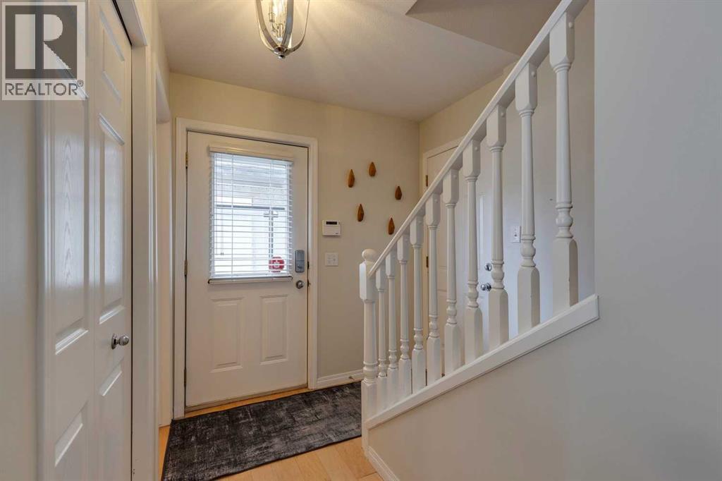 Photo 3 of 46 Simcoe Place Sw, Calgary AB