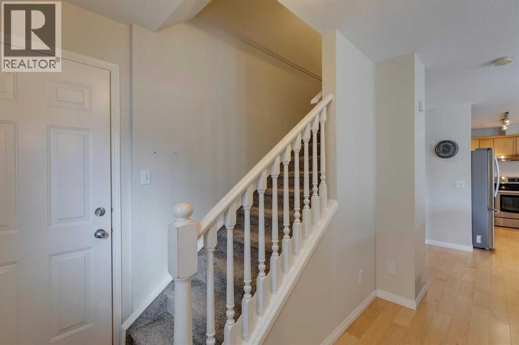 Photo 2 of 46 Simcoe Place Sw, Calgary AB